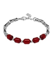 Kararmaz Metal Kral Zincirli Beyaz Dorika Top Süslemeli Bayrak Kırmızısı Ateş Kehribar Erkek Bileklik