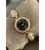 İncili Zirkon Taşlı Metal Kordon Altın Gold Siyah Renk Saat Kutulu Kadın Kol Saati Yılbaşı Hediyesi Zarif Sevgiliye Eşe Kadına Hanıma Doğum Günü Yıl Dönümü Sürpriz Hediye Ablaya Anneye Teyzeye Halaya Kız Kardeşe Çocuğa