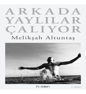 Arkada Yaylılar Çalıyor