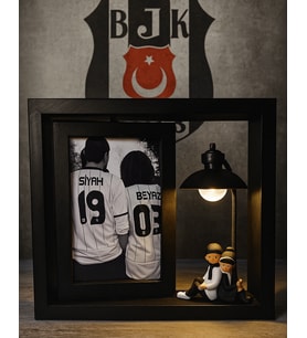 El Yapımı Ahşap Dönen Çerçeve Sevgili Figürlü Sokak Lambalı BEŞİKTAŞ TAKIM TARAFTAR HEDİYELİK BJK ARKADAŞA HEDİYE SEVGİLİ HEDİYE (Siyah & Beyaz)