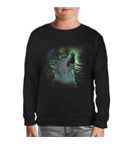 Wolf Howling in a Green Light Forest Siyah Çocuk Sweatshirt
