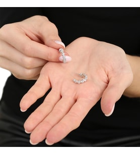 Sıralı Zirkon Taşlı Silver Renk Yarım Tur 925 Ayar Gümüş Kadın Küpe