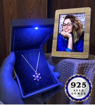 Size Özel Fotoğraflı ve Işıklı Kutusunda 925 Ayar Gümüş Lotus Çiçeği Kolye