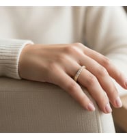 STİL İNCİSİ/XUPING JEWELRY ASİMETRİK DAMLA ZİRKON TAŞLI YÜZÜK (Altın Rengi)