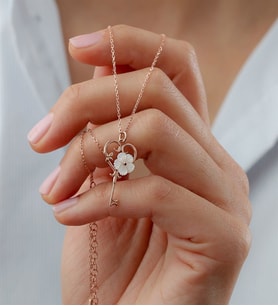 925 Ayar Gümüş Sedefli Gül Anahtar Kolye