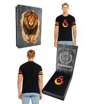 Galatasaray Orijinal Logo Baskılı Siyah T-Shirt Gs Aslan Baskılı Ahşap Kutulu (Siyah - Kırmızı) (Siyah-Kırmızı)