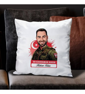 Kişiye Özel Hediye Karikatürlü En Kahraman Asker Yastık