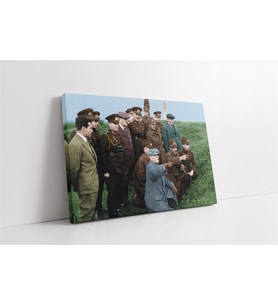 Atatürk Subaylarla İnceleme Yaparken