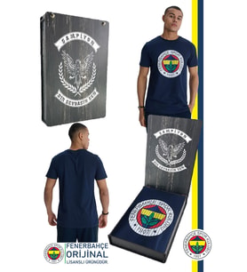 Fenerbahçe Orijinal Lisanslı Kabartma Logo Lacivert Tribün T-Shirt Hediyelik Ahşap Kutulu (Lacivert)