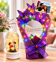 Kişiye Özel Fotoğraflı Renkli LED Işıklı Aynalı Mor Kelebek Buketi ve LED Işıklı Fanus (kalp tutan biblolu)