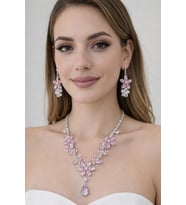 Pembe Çiçek Detaylı Taşlı Kolye & Küpe Seti