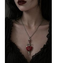 Gotik Kuru Kafa Kılıç Kalp Kolye Kırmızı Detaylı Metal Zincir Unisex