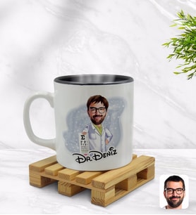 BK Gift Kişiye Özel Erkek Göz Doktoru Karikatürlü İçi Siyah Renkli Kupa Bardak Model 1