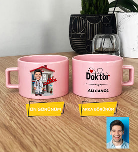 Kişiye Özel Karikatürlü Doktor Hediye Pastel Fincan Doktora Tıp Bayramı Hediyesi (Pembe)