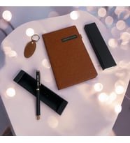 Kişiye Özel Kenar Boyalı Lacivert Defter İsmli & Kişiye Özel Roller Kalem & Anahtarlık Hediye Seti (Taba)