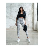 Siyah Beyaz Çizgi Desen Ekstra Yüksek Bel Toparlayıcı Spor Tayt