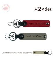 Sevgiliye Yıl Dönümü Sürprizi, İsimli & Soyisimli 2’li Anahtarlık Seti, Kül Gri-Kırmızı-Sütlü Kahve