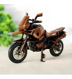 El Yapımı Metal Motorsiklet Modeli – Özel Tasarım Retro Dekoratif Motor Biblo, Klasik Vintage Sanatsal Masaüstü Aksesuar, Koleksiyonluk ve Hediyelik Şık Metal Motor Maketi