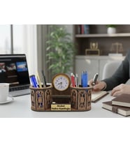 Kişiye Özel Ahşap Masa İsimliği Kalemlik Ofis Büro Makam Hediyesi İş Yeri Doğum Günü Öğretmen Doktor