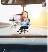 Kişiye Özel Karikatürlü İş Kadını Ahşap Araba Dikiz Ayna Süsü