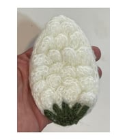 12X8 CM BEYAZ ÇİLEK KEÇE ÖRGÜ APLİKE ARMA YAMA AKSESUAR