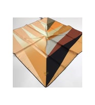 Geometrik Desen Black Seri Twill Eşarp Eşarp Askısı ile Birlikte 90x90 cm Somon 