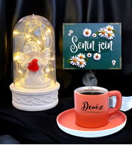 Led Işıklı Tasarım Fanus ve Turuncu Renkli Kahve Fincanı  Kişiye Özel Hediye Seti  İsimli Fincan (Model 1)