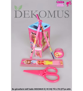 DEKOMUS İLE LİSANSLI BARBIE FULL METAL KALEMLİK (MASAÜSTÜ ORGANİZER)KIRTASİYE SETİ
