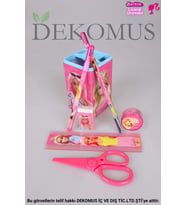 DEKOMUS İLE LİSANSLI BARBIE FULL METAL KALEMLİK (MASAÜSTÜ ORGANİZER)KIRTASİYE SETİ