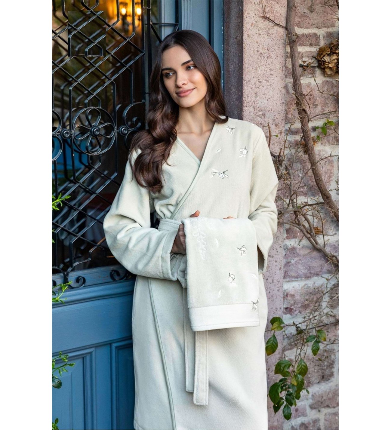 ozdilek-white-sakura-kadife-