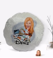 BK Gift Kişiye Özel İsimli Kadın Bankacı Karikatürlü Yuvarlak Dekoratif Kırlent Yastık-1