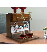 BK Gift Kişiye Özel Kabartma Kış Tasarımlı İsimli Çift Musluklu Doğal Ahşap İçki Standı-2, İçki Standı, Doğum Günü Hediyesi, Ev Hediyesi