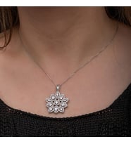 Zirkon Taşlı Çiçek 925 Ayar Gümüş Kadın Kolye