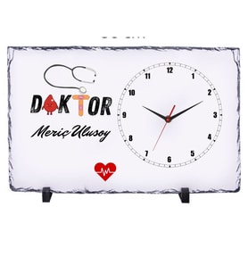 Kişiye Özel Doktor Doğal Taş Masa Saati 25x38 cm – İsim ve Ünvan Baskılı Dekoratif Saat