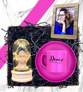 İsimli Pembe Fincan & Işıklı Beyaz Melekli Fanus & Fotoğraf Hediye Seti