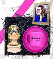 İsimli Pembe Fincan & Işıklı Beyaz Melekli Fanus & Fotoğraf Hediye Seti