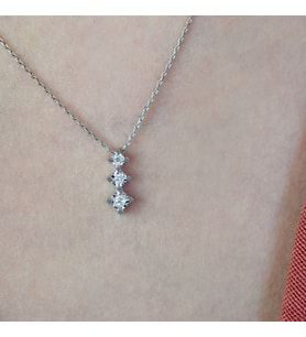 0.07 Ct. Tria Pırlanta Kolye