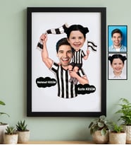 Kişiye Özel Karikatürlü Siyah Beyaz Taraftar Baba Kız Siyah Çerçeve Babalar Günü Hediyesi