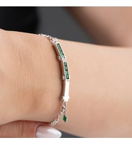 925 Ayar Gümüş Baget Taşlı Minimal Bileklik Zarif İnce Zincir Kadın Trend Bileklik (Yeşil)