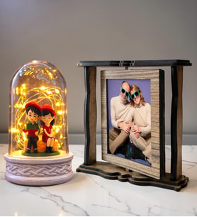 Kişiye Özel 2 Fotoğraflı Dönen Ahşap Çerçeve ve Led Işıklı Oturan Çiftli Fanus Hediye Seti