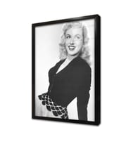 Marliyn Monroe Siyah Kıyafetiyle Çerçeveli Cam Tablo