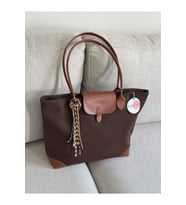BAGLOVİS CHARM DETAYLI BÜYÜK BOY TOTE ÇANTA EN40 BOY30 (KAHVE-TABA)