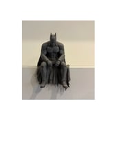 Oturan Batman Figürü