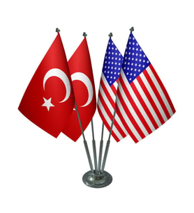 Masa Üstü ABD Amerika Bayrağı Türk Bayrağı Dörtlü Krom Direk Masa Bayrak Seti