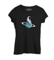 On the Saturn Siyah Kadın Tshirt