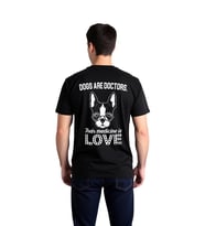 Köpekler Doktor Sevgi İlacı Baskılı Erkek Tişört