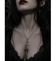 Gotik Kuru Kafa Kılıç ve Anatomik Kalp Figürlü Kolye Unisex Gümüş Renk