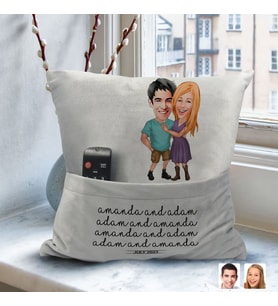 BK Gift Kişiye Özel Sevgililer Karikatür Tasarımlı Organizer Kumanda ve Atıştırmalık Cepli Gri Kırlent Yastık-80 Arkadaşa Hediye, Cepli Yastık