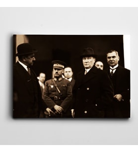 Atatürk Adana'da 1933 Kanvas Tablo
