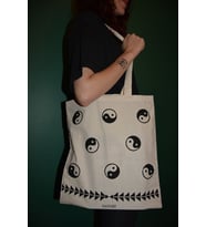 Kadın Pamuklu Ying Yang Desenli El Yapımı Kanvas Bez Çanta